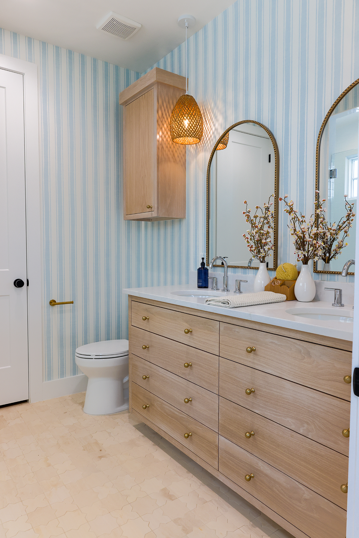 Blue-Gray Ticking Stripe Wallpaper – Textured Linen look